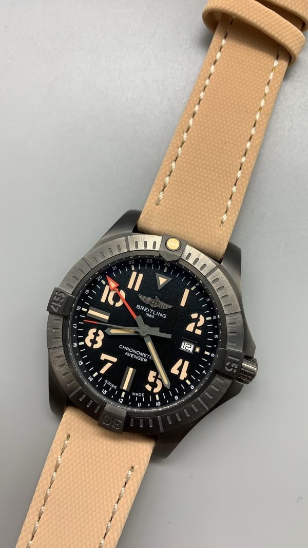 Breitling Avenger Automatic GMT (10)