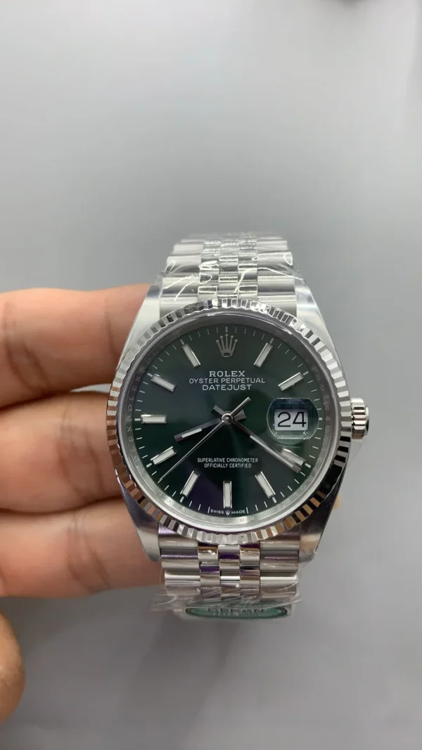 Clean, 36mm green log, 3235, 6r87y252