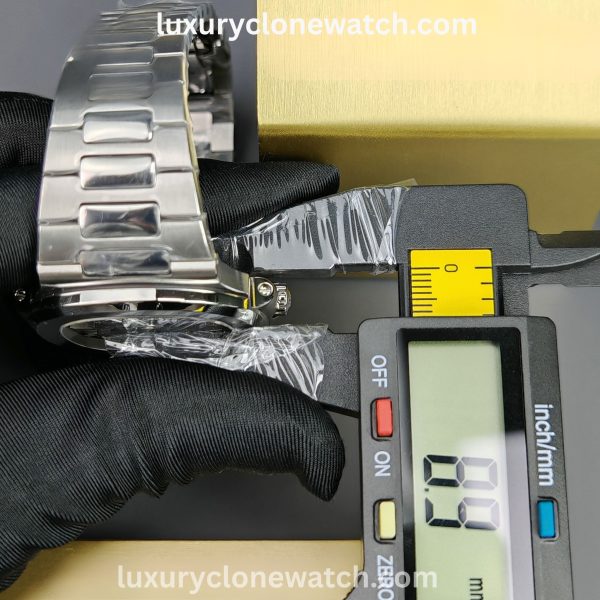 Luxury Clone Watch - Patek Philippe Patek Philippe Nautilus 5712/1A-001 Super Clone