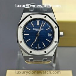 Audemars Piguet Royal Oak “Jumbo” 15202ST – ZF Ultimate Edition The ZF Ultimate Edition Royal Oak 15202ST “Jumbo” captures the essence of the legendary ultra-thin Royal Oak. Featuring the iconic Blue Nuit Petite Tapisserie dial, ultra-slim case profile, and the Calibre 2121 no-quick-set movement, this edition is engineered to mirror the original in both form and function. Why Choose the ZF 15202ST “Jumbo”? True No-Quick-Set Date Function Powered by a custom ZF Calibre 2121, the date is adjusted exclusively via time advancement between 9 PM and 2 AM, exactly like the genuine model. Authentic Petite Tapisserie Dial The deep Blue Nuit dial features sharp, well-defined square textures with accurate color tone and printing, ensuring a correct vintage Royal Oak aesthetic. Ultra-Thin Construction With a case thickness of approximately 8.5mm, this watch delivers the legendary slim profile that defines the Jumbo, providing unmatched comfort and elegance. High-End Case & Bracelet Finishing Precision brushing and polishing are applied throughout the stainless steel case and integrated bracelet, maintaining crisp edges and refined transitions. Technical Specifications Specification Details Model Reference Royal Oak 15202ST “Jumbo” Factory Version ZF Factory – Ultimate Edition Movement ZF Custom Calibre 2121 (No Quick-Set Date) Functionality Hours, Minutes, Date (Gen-Correct Adjustment) Case Size 39mm Case Thickness Approx. 8.5mm (Ultra-Thin Profile) Dial Blue Nuit Petite Tapisserie Case Material 316L Stainless Steel Bracelet Integrated Stainless Steel Bracelet Crystal Scratch-Resistant Sapphire with Clear AR Coating Water Resistance 50 Meters (Splash Safe)